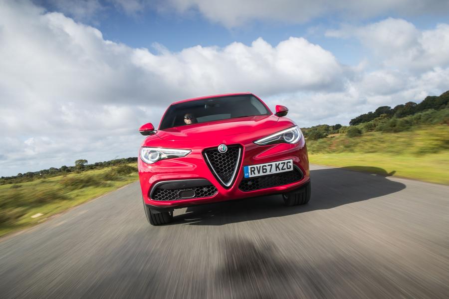  Alfa Romeo Stelvio (949) 2017 года  (UK) (фото 7 из 41)